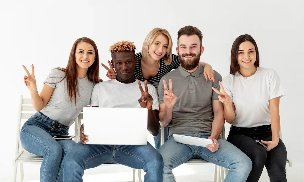 Equipo trabajando en marketing de performance