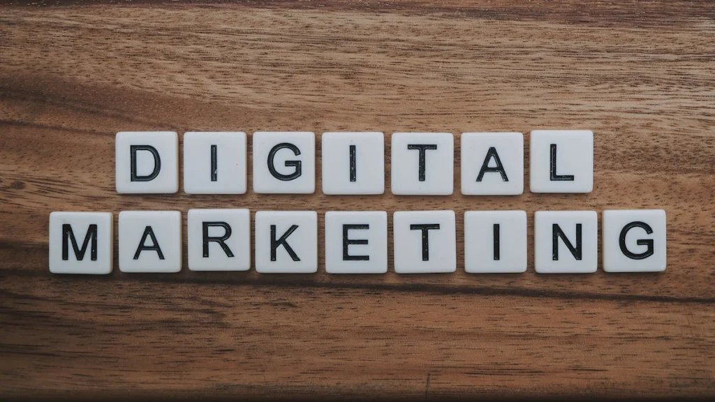 Teclado con la palabra Digital Marketing, glosario de términos