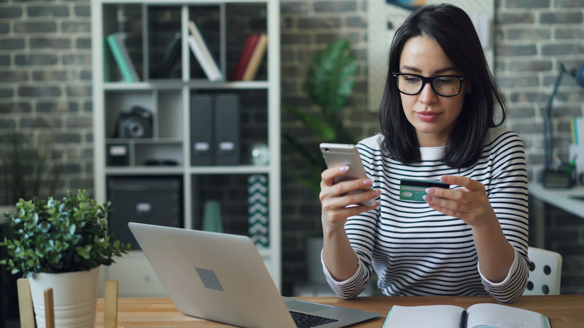 Persona comprando desde el celular un producto encontrado en Google Shopping