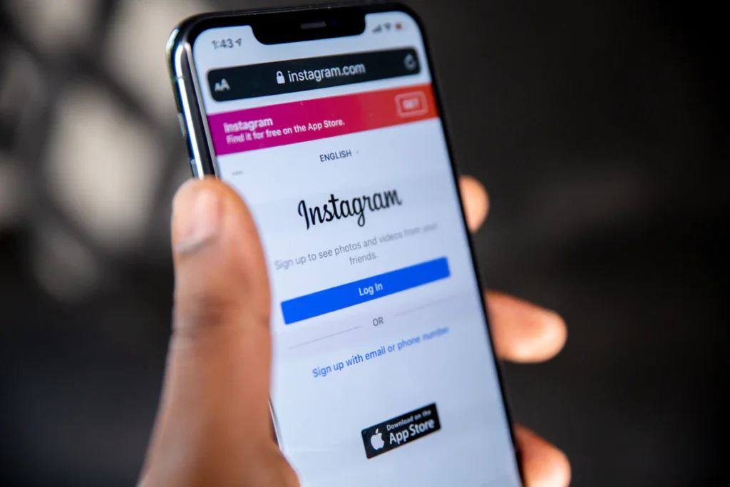 Perfil de Instagram abierto en el celular para vender