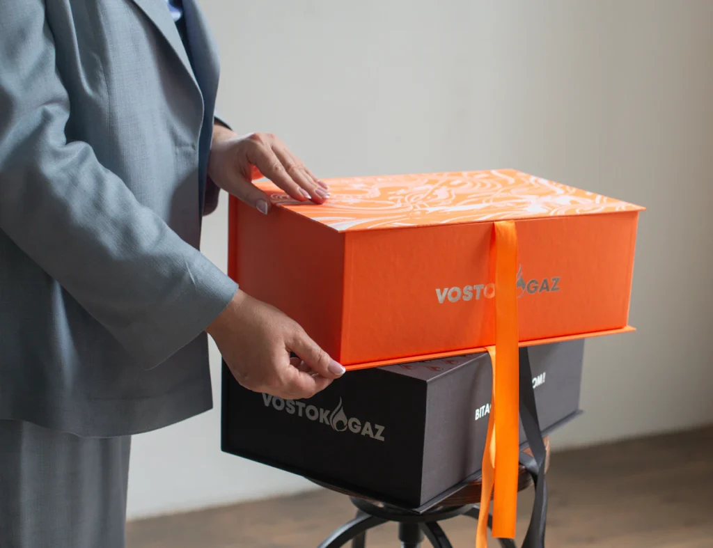 Cajas de cartón preparadas para envíos de una tienda online