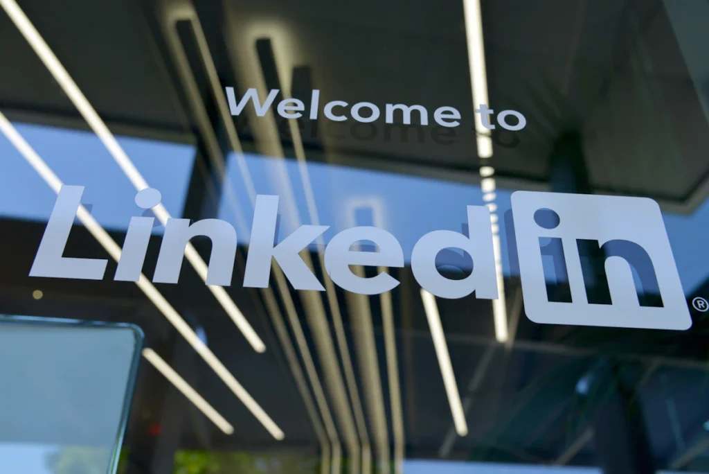 Edificio corporativo de LinkedIn, plataforma de publicidad B2B