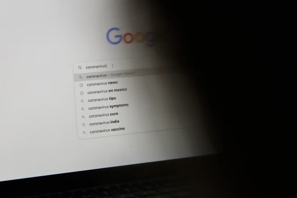 Barra de búsqueda de Google donde se muestran anuncios