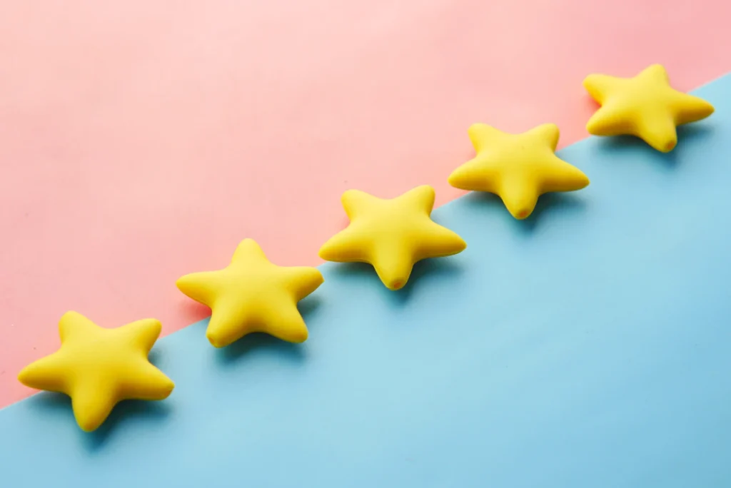 Estrellas de valoración que representan reseñas de clientes