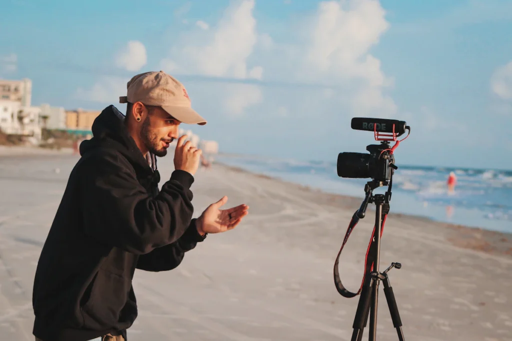 Creador grabando contenido para redes
